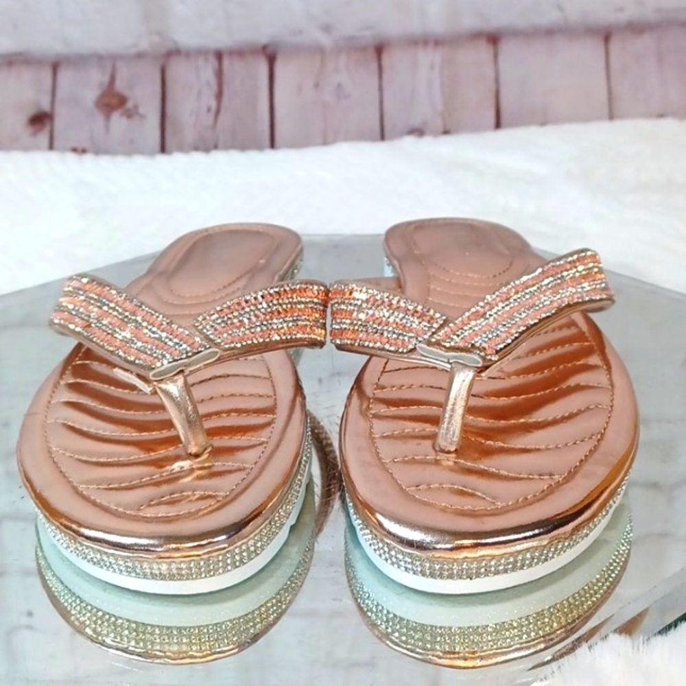 Lucita Rose & Sparkle Woman's #1184   Flip Flops   size 8 M  New No Tags‎